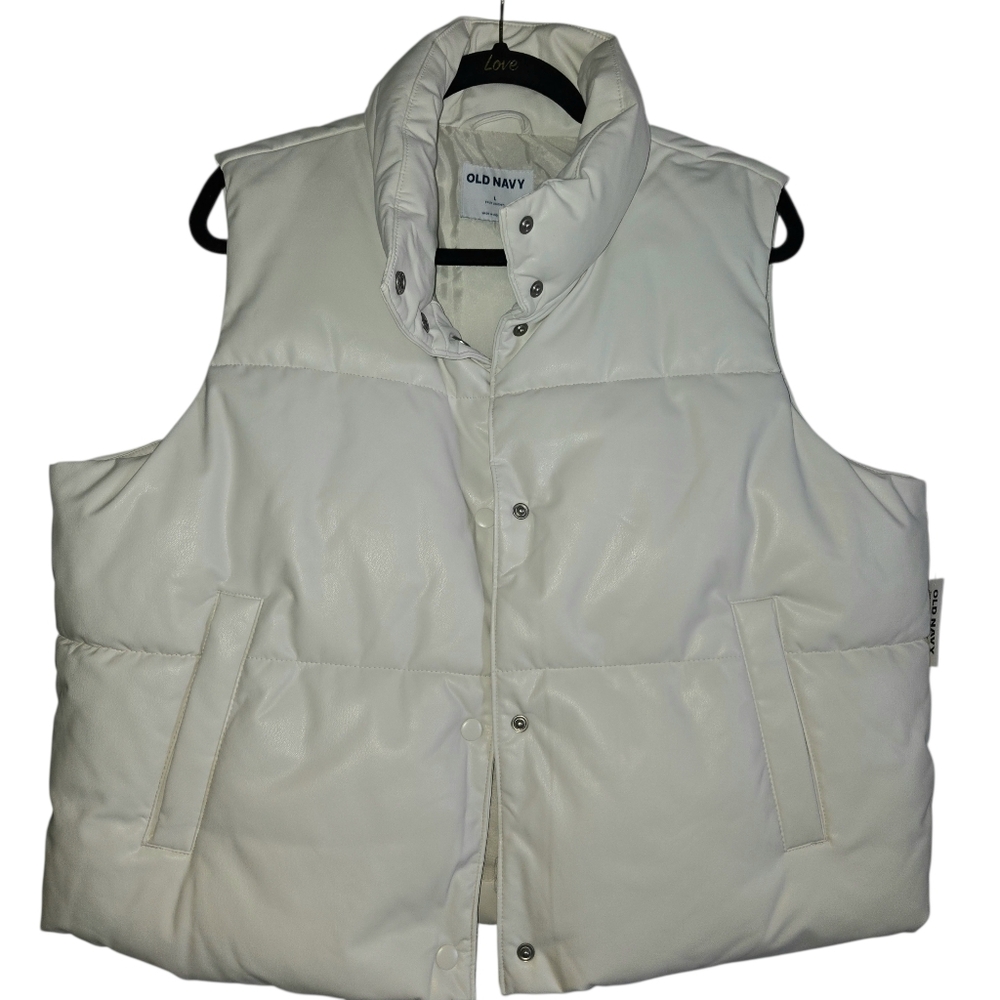 Old Navy Women's Ivory Puffer Vest